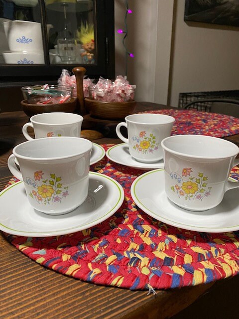 Vintage Corning Corelle Coffee Mugs Teacups 8 Oz Set of 2 Wildflower Spring  Meadow 