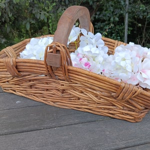 Old rustic braided cane basket. Old rustic braided cane basket. Old panier rustique in canne tressée.