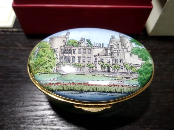 STAFFORDSHIRE ENAMELS pill box