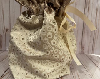 Tapestry Gift Bag: Elegant Cream/Rose Gold Fabric