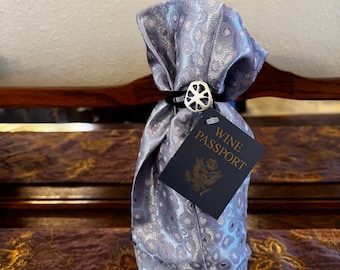 Sacchetti regalo per vino in tessuto personalizzato con effetto lavanda primaverile, riutilizzabili.