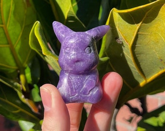 Intaglio di Pikachu in Lepidolite HQ (~0,19 libbre)