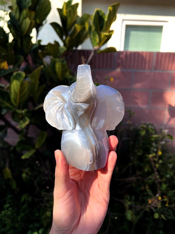 瑪瑙とアゲート製の象の彫刻 瑪瑙とアゲート製の象の彫刻