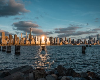 Lámina Golden Skyline: Arte de paisaje urbano iluminado por el sol