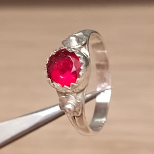 Anello in argento sterling fatto a mano con granato - Pietra portafortuna di gennaio