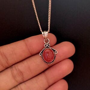 Röd Onyx Sterlingsilverhänge: Boho Oval Ädelsten