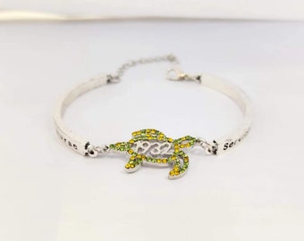 Pulsera Chi Eta Phi con detalles brillantes