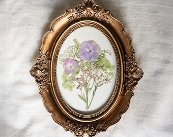 Mini Pressed Floral Oval Frame With Glass Cover, Framed Pressed Flower, Miniature Painting, Pressed dried flower decor, Custom Birth Flower
