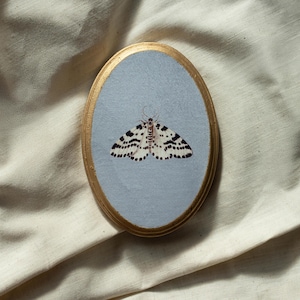 Blue Butterfly Vase Mini Oval Art, Small Floral Painting, Round Painting, Mother&#39;s Day, Anniversary Wood, Framed Oval Art, Tiny OIl Painting