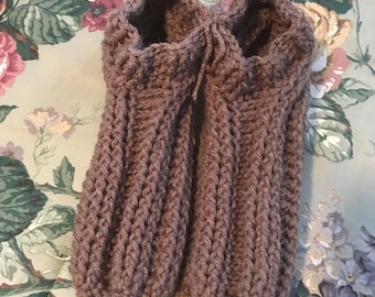 Men's Size 9-10 Crochet Slippers, Handmade Crochet Washable Slippers, Artisan USA Warm Slippers, Unisex Warm Stretchable Slippers.