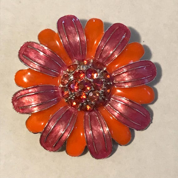 Ladies Vintage Daisy Brooch Pin, Flower Brooch Pins, Vintage Pins, Silvertone Brooch Pins, Vintage Costume Jewelry, Rhinestone Brooch Pin.