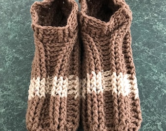 Men's Size 10-11 Crochet Slippers, Handmade Crochet Washable Slippers, Artisan USA Warm Slippers, Unisex Warm Stretchable Slippers.