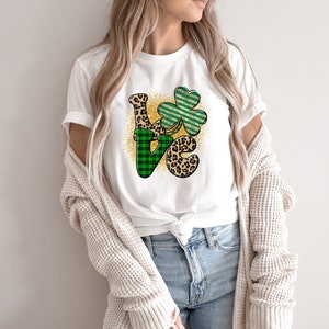 St Patrick's Day Sweatshirt, Love Clover Sweatshirt, Four Leaf Clover Shirt, Irish Day Shirt, Saint Patricks Day Shirt, Shamrock Sweatshirt