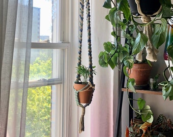 Plant Macrame Hanger - "Hypotenuse"