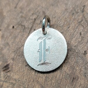 Colgante personalizado de plata de ley (925) con fuente inglesa antigua