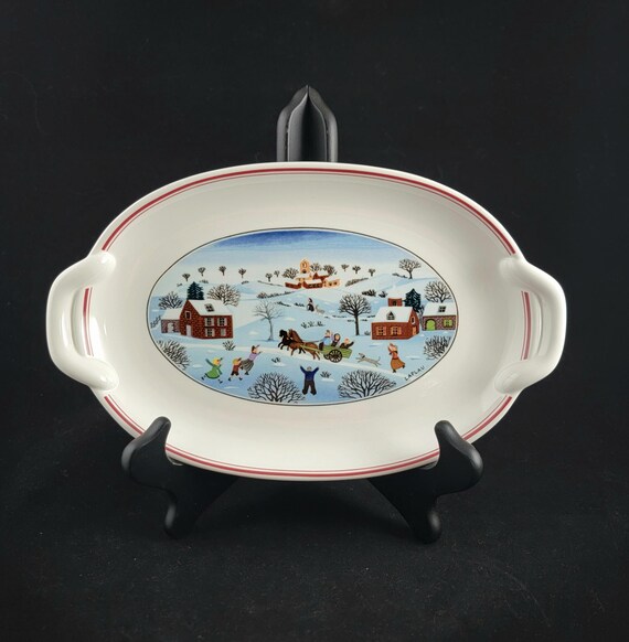 Villeroy & Boch Naif Christmas Pickle Dish. Measures 10.25