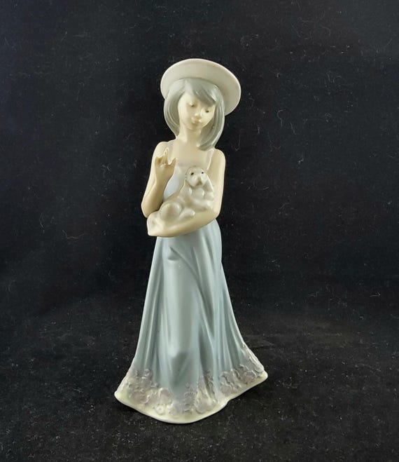 リヤドロLLADRO 「花のバスケットをもつ少女」#8153 LLADRO (リヤドロ