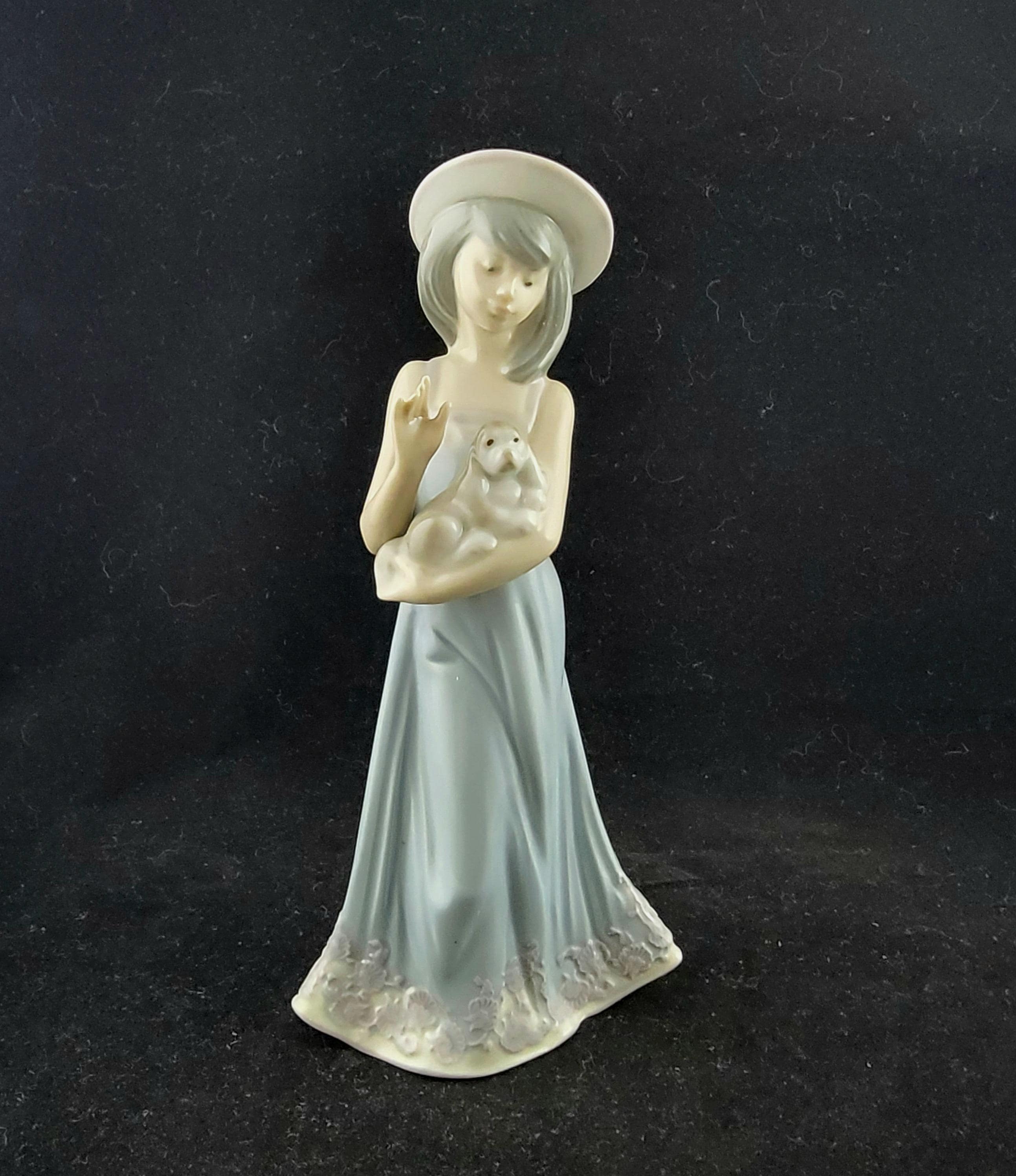 美品　LIADRO リヤドロ 帽子をかぶった前かがみの少女　希少 リヤドロ 帽子をかぶった少女 フィギュア 5645 ヴィンテージ 新品同様