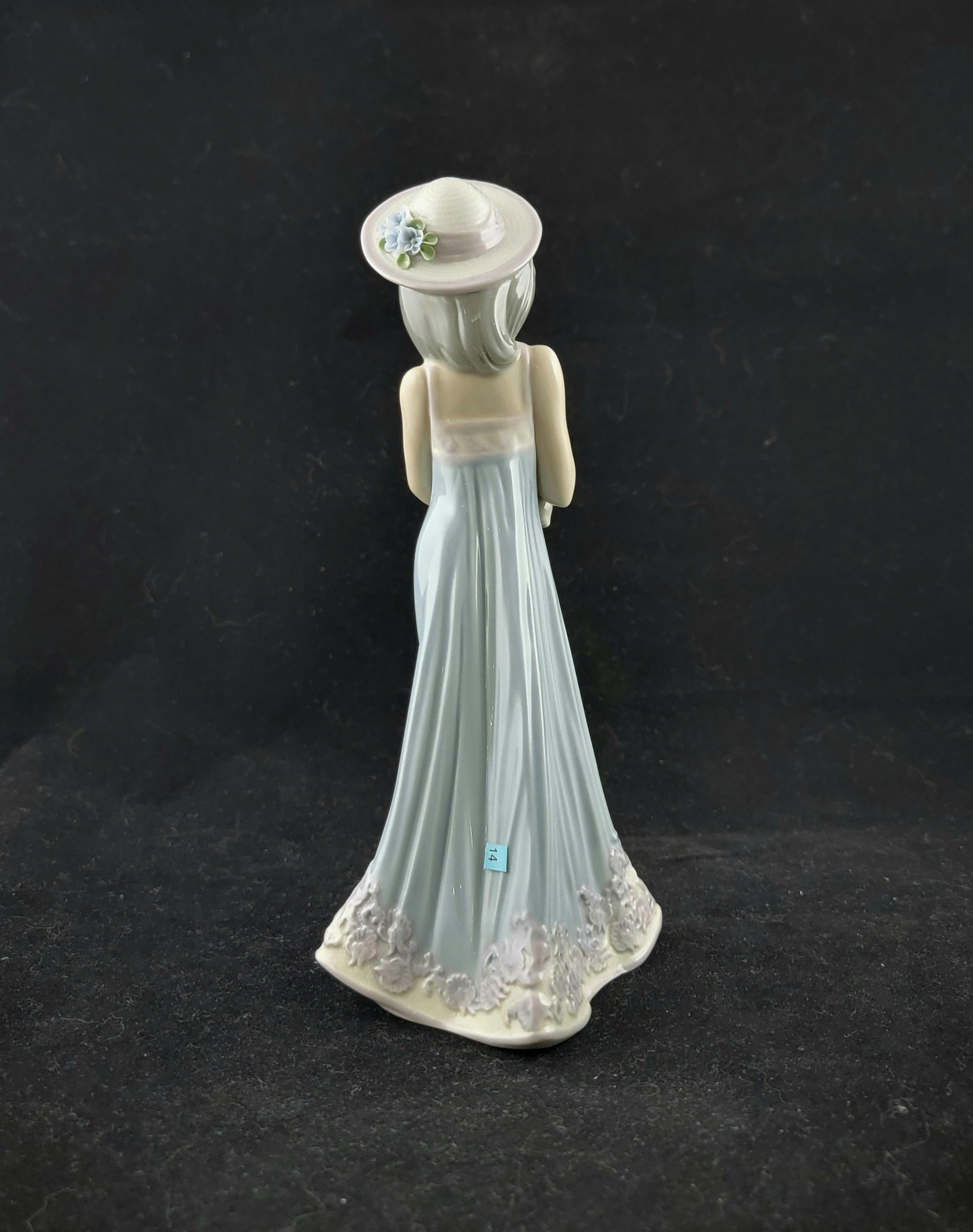 リヤドロ 帽子をかぶった少女 フィギュア 5645 ヴィンテージ 新品同様