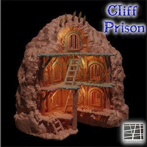 Puede incluir: Una prisión de acantilado en miniatura impresa en 3D con una puerta de madera y una escalera. La prisión está hecha de plástico marrón y gris y tiene un interior marrón claro. El texto "Cliff Prison" está impreso en azul sobre un fondo blanco.