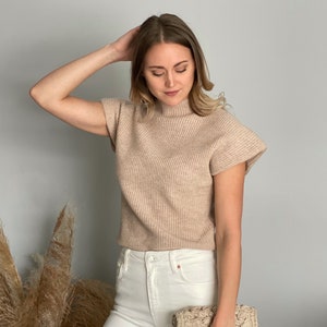 Sleeveless turtleneck vest sweater