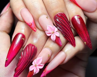 Flores color borgoña medianoche / Ondas góticas 3D y uñas postizas florales rosas / Uñas stiletto románticas y sombrías / Arte oscuro hecho a mano / JB366IC