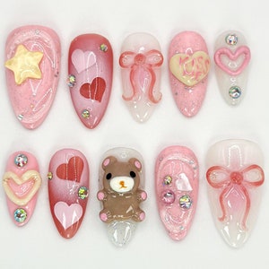 Kawaii Love-Themed Press On Nägel | Rosa 3D Teddybär und Kuss-Herz-Design | Handgefertigtes 3D Nailart Set | Rosa Liebesthema | JB577HK