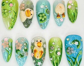 Uñas postizas con diseño de prado primaveral encantado / Diseño de pato en 3D verde primavera y azul / Uñas personalizadas con pato y nenúfar con temática natural / JB554HC