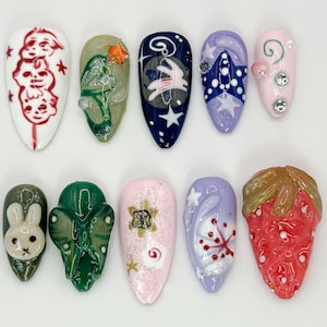 Uñas postizas con diseño cósmico kawaii / Diseño caprichoso de noche estrellada y conejito / Uñas personalizadas con temática de fresas y estrellas / Uñas artísticas / JB569HC