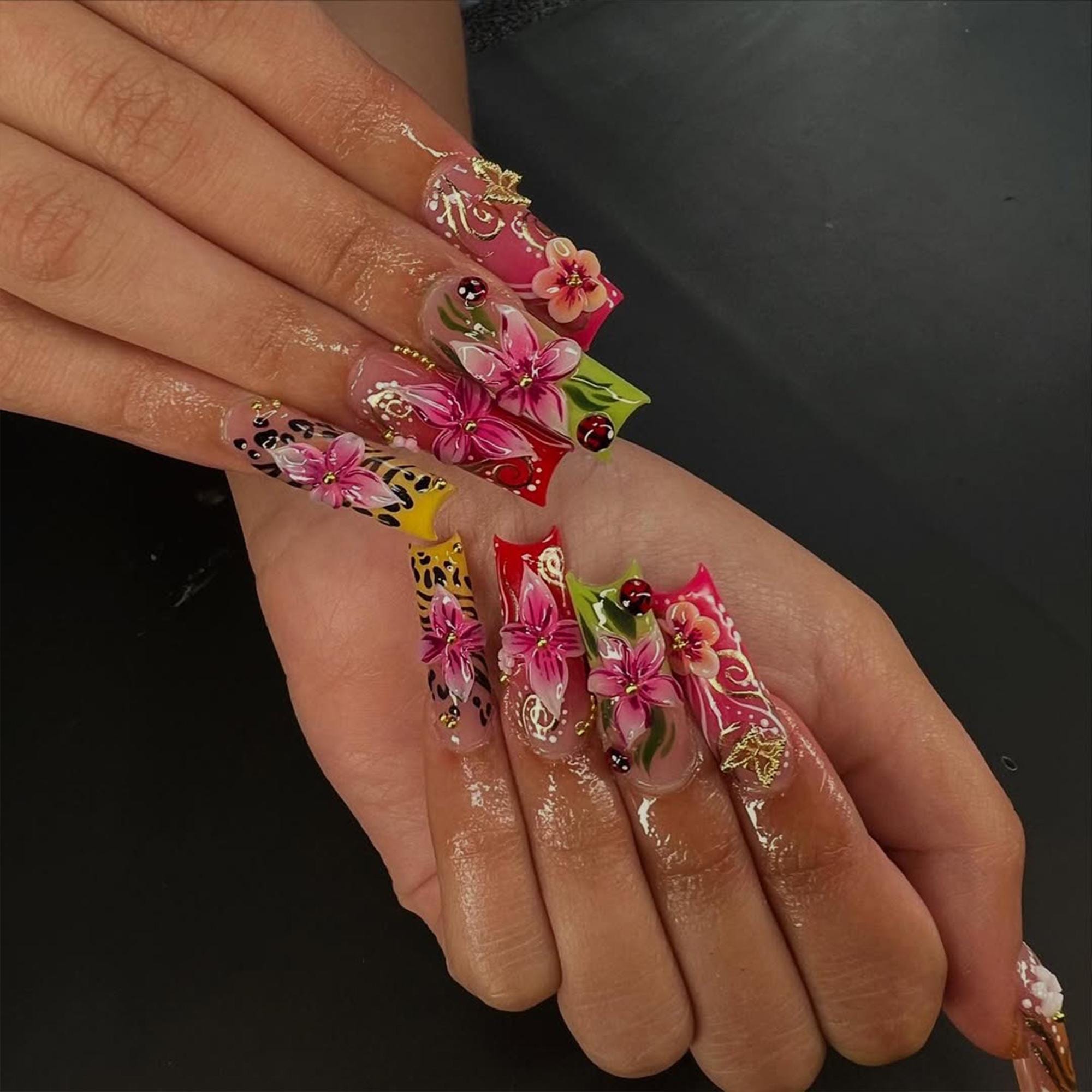 トロピカルフローラルのプレスオンネイル | 3Dトロピカルフラワー