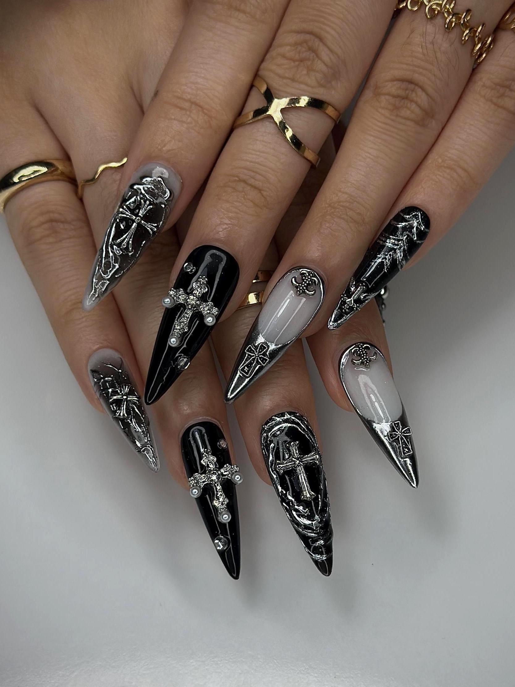 ゴシックバロックメタルプレスオンネイル | 3Dシルバークロスネイル