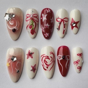 Y2k-inspirierte Press On Nägel | Y2k Nagelset mit Eleganten Motiven | Rot und Weiß mit einzigartigen Chrome-Designs | Geschenk für sie | JC149S
