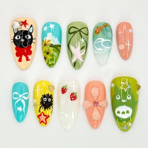 Uñas postizas inspiradas en Studio Ghibli / Diseño de uñas de Totoro y Kiki / Diseño 3D de anime kawaii / Diseño de uñas de anime y naturaleza caprichoso / JB543HK