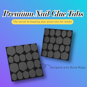Op de afbeelding: Twee zwarte vellen met nagellijm tabs tegen een blauw-paarse gradiënt achtergrond. De tekst "Premium Nail Glue Tabs" en "The secret to keeping your press-ons for weeks" worden weergegeven. De tekst "Designed with Black Magic" is ook zichtbaar.