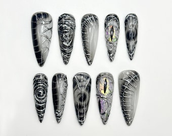 Unhas de pressão estilo dragão gótico | Nail Art 3D preta | Unhas em escamas escuras e místicas | Unhas de pressão estilo garra de dragão feitas à mão | Unhas de fantasia exclusivas | JB801HC