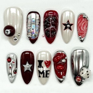 Vegas Glam Press On Nails | Tema de cassino exclusivo com desenhos de dados e estrelas | Unhas com enfeites 3D | Nail Art artesanal | JB518HC