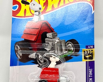 Vintage Peanuts Snoopy - Race Car - Formula One 1 - Aviva