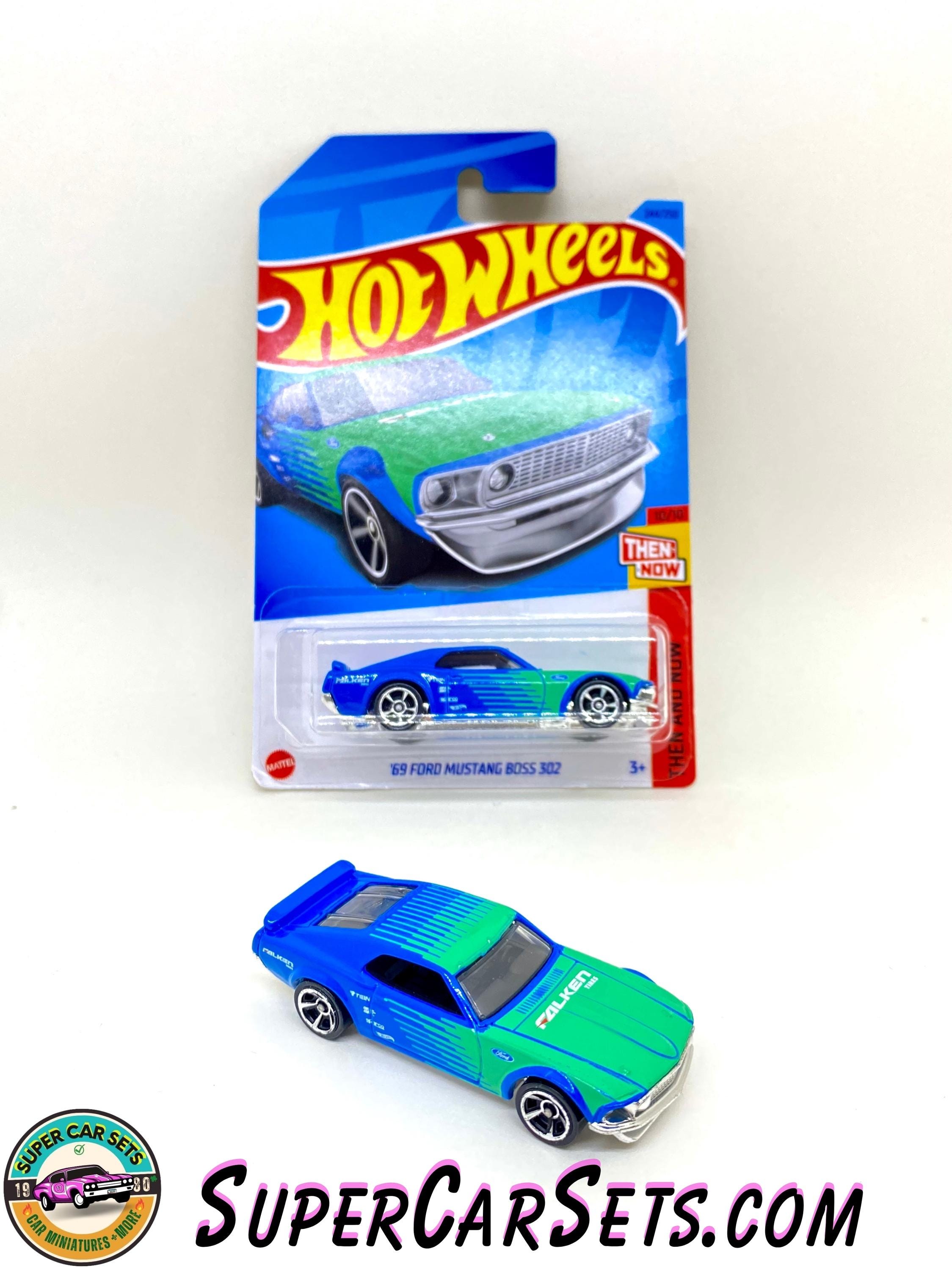 Hot Wheels ’69 Ford Mustang Boss 302 – Sammler-Auto Im Then And Now Design (Falken, Short Card, 2023)