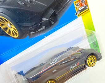 パガーニ ウワイラレッド ミニカー ゴールドホイール パガーニ ウワイラレッド ミニカー ゴールドホイール