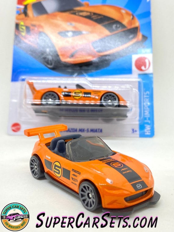 15 Mazda MX-5 Miata (orange Colour) - Hot Wheels HW J