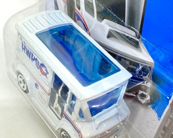 TREASURE HUNT - Bread Box (hwps) (short Card) - Hot Wheels HW City