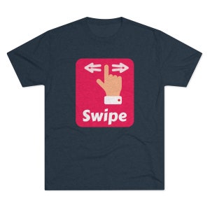 Peut inclure: Un t-shirt bleu foncé avec un graphique carré rose qui dit "Swipe" et présente une icône de main blanche avec des flèches pointant vers la gauche et la droite.