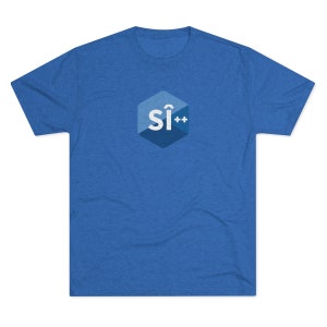 Peut inclure: Un t-shirt bleu avec un motif hexagonal affichant le texte "sí++" en blanc. Le t-shirt est fait d'un tissu doux et texturé. Le motif présente un dégradé de nuances de bleu.