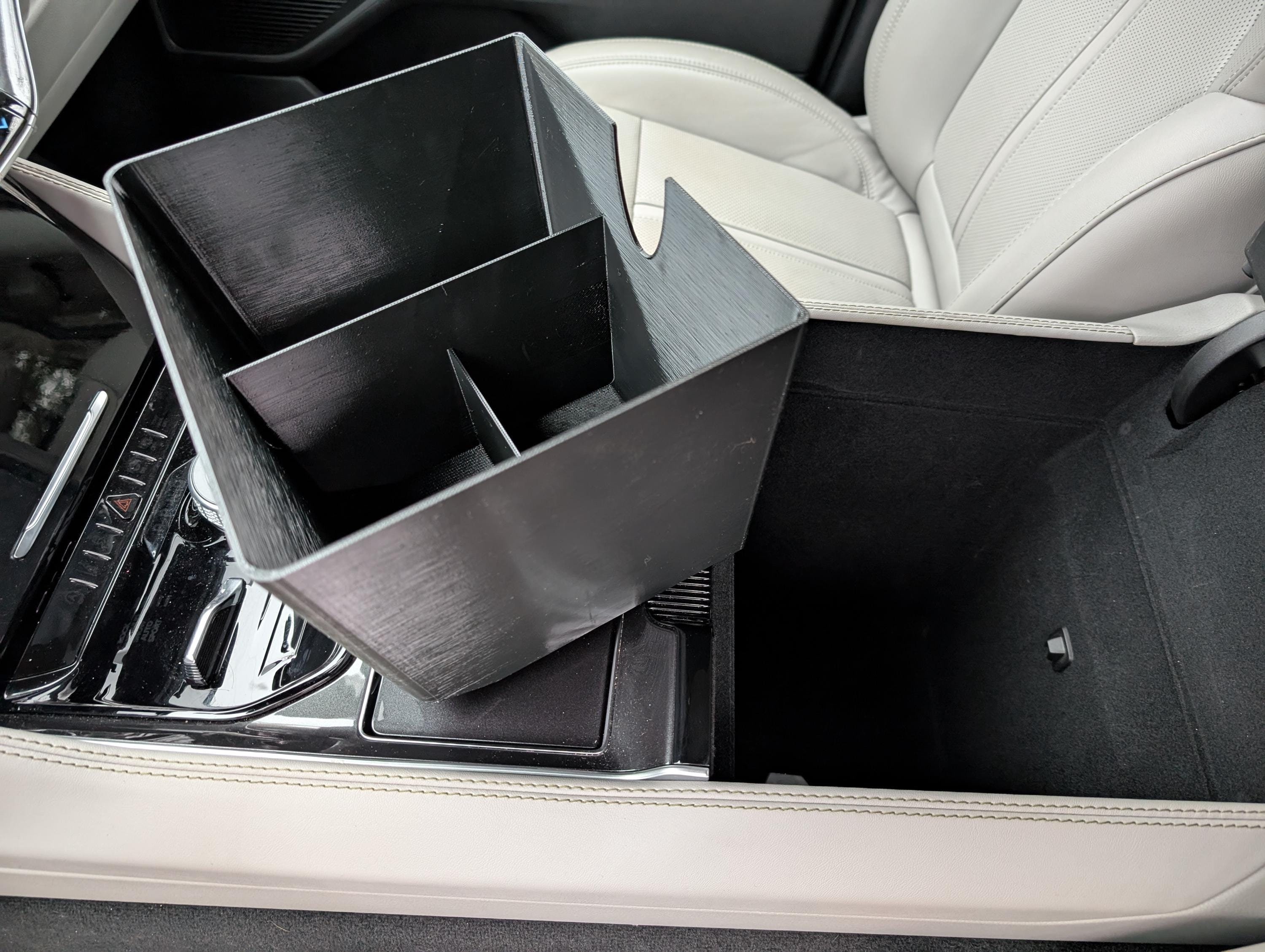 クラスター craster シェーカーボックス / ARTS & SCIENCE Armrest Organizer for 2022 - 2026 Jeep Wagoneer and Grand Wagoneer