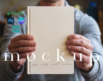 Modello di diario con copertina rigida Modello Canva Modello di diario con righe Printify Modello di diario opaco con uomo che tiene in mano un taccuino Modello di copertina di libro maschile File PSD trascinabile