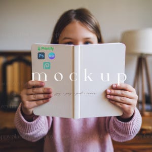 Maqueta de diario de tapa dura para imprimir, diario de líneas con patrón de rayas para niños, maqueta de cuaderno para sujetar, portada de libro de Canva, archivo PSD de arrastrar y soltar