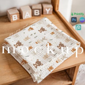 Mockup di coperta in mussola per bambini PSD Mockup di coperta in cotone Country Chic Canva Boho Baby Nursery Folded Blanket Canva Infant Muslin Blanket POD