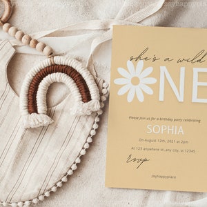 Baby shower uitnodiging mockup, baby verjaardagsuitnodiging mockup, 5x7 uitnodiging mockup, moderne Boho genderneutrale kaart, minimalistische baby PSD afbeelding 9