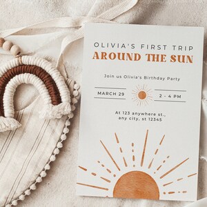 Baby shower uitnodiging mockup, baby verjaardagsuitnodiging mockup, 5x7 uitnodiging mockup, moderne Boho genderneutrale kaart, minimalistische baby PSD afbeelding 3