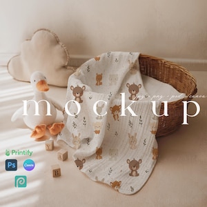 Mockup di coperta in mussola per bambini PSD Mockup di coperta in cotone country chic Canva Template Boho Baby Nursery Blanket Canva Coperta in mussola per neonati POD